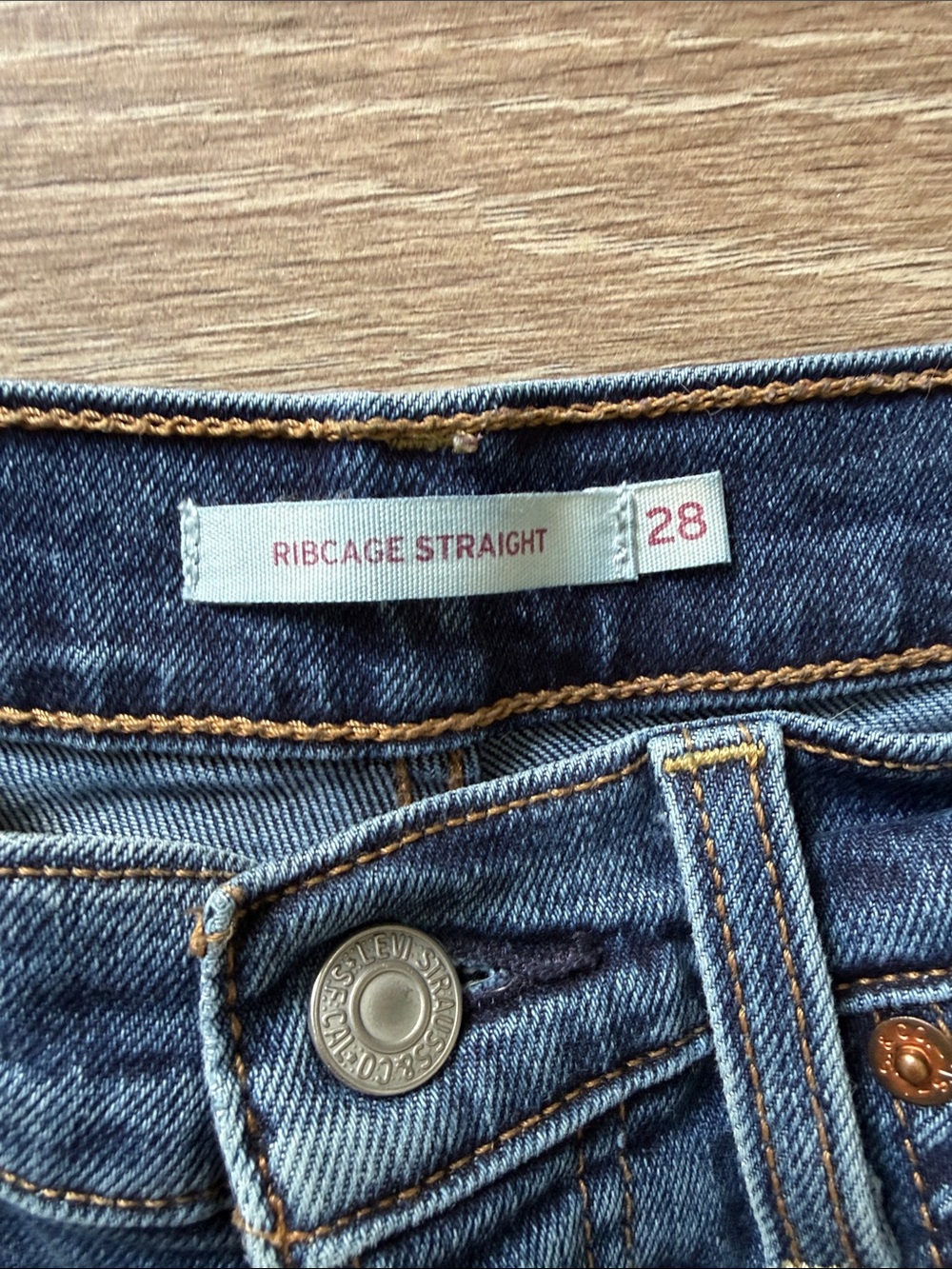 Levi’s Ribcage Straight - Picture 2 of 2